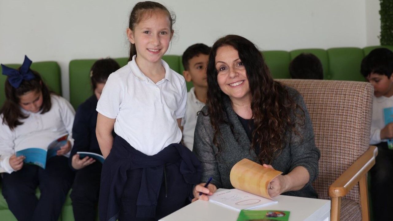 Kartepe’de Kütüphane Haftası Coşkusu: Yazar Gönül Simpson Miniklerle Buluştu