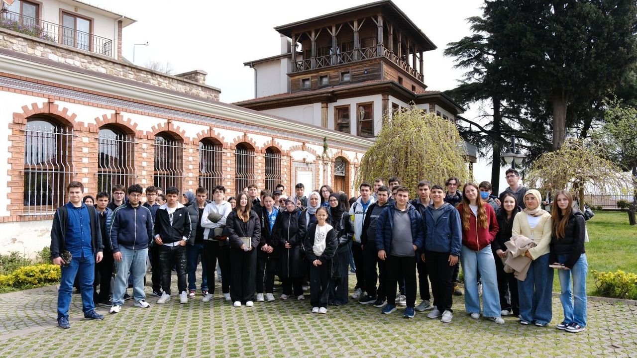 Kocaeli’de Edebiyat Yolculuğu: Gençler Kitabın İçine Adım Attı