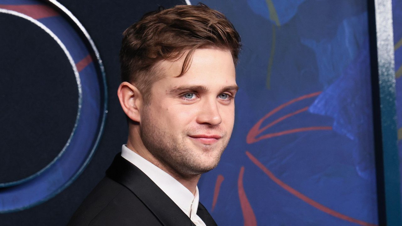 Yeni Yüzüklerin Efendisi Filminde Dev Kadro : Leo Woodall Kimdir ?