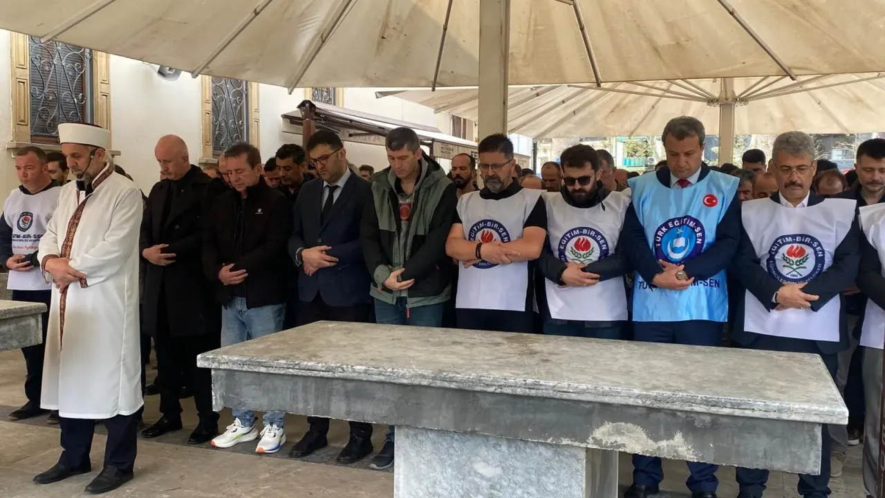 Kocaeli'de Eğitim Şehitleri İçin Saf Tutuldu: Fevziye’de Gıyabi Cenaze Namazı