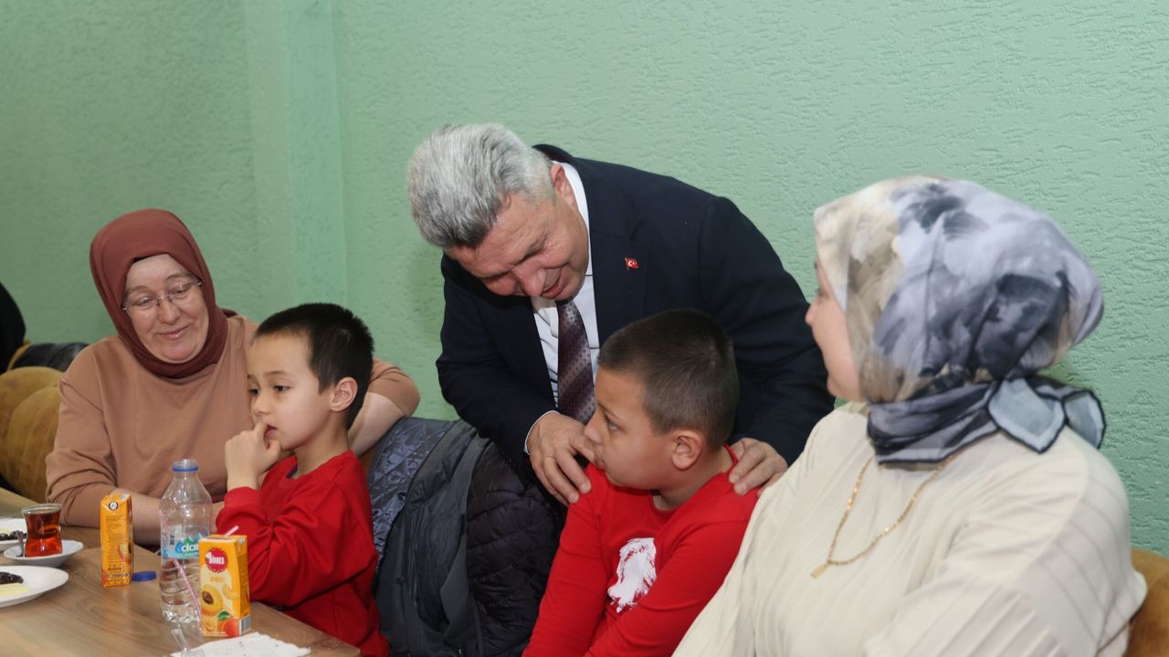 Kandıra Protokolü Otizmli Çocuklar İçin Tek Yürek: Kahvaltı ve Oyun Bir Arada