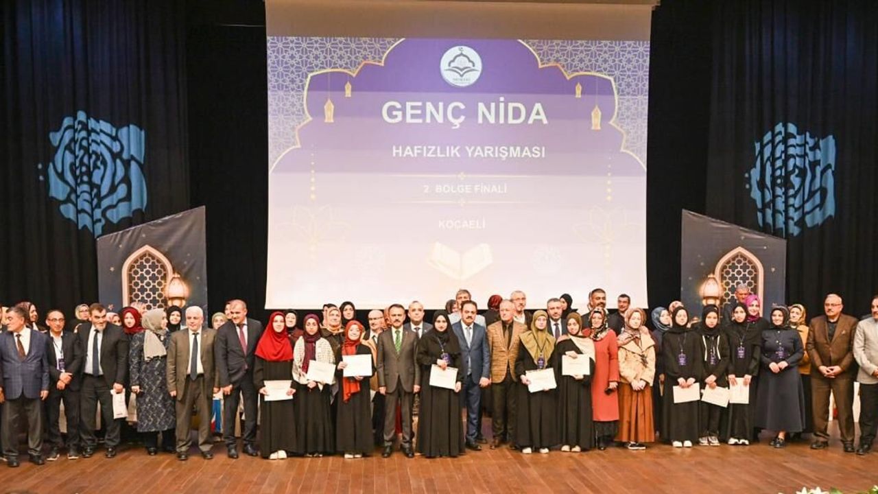Genç Nida Hafızlık Yarışması 2. Bölge Finalistleri Ödüllerini Vali Aktaş’tan Aldı