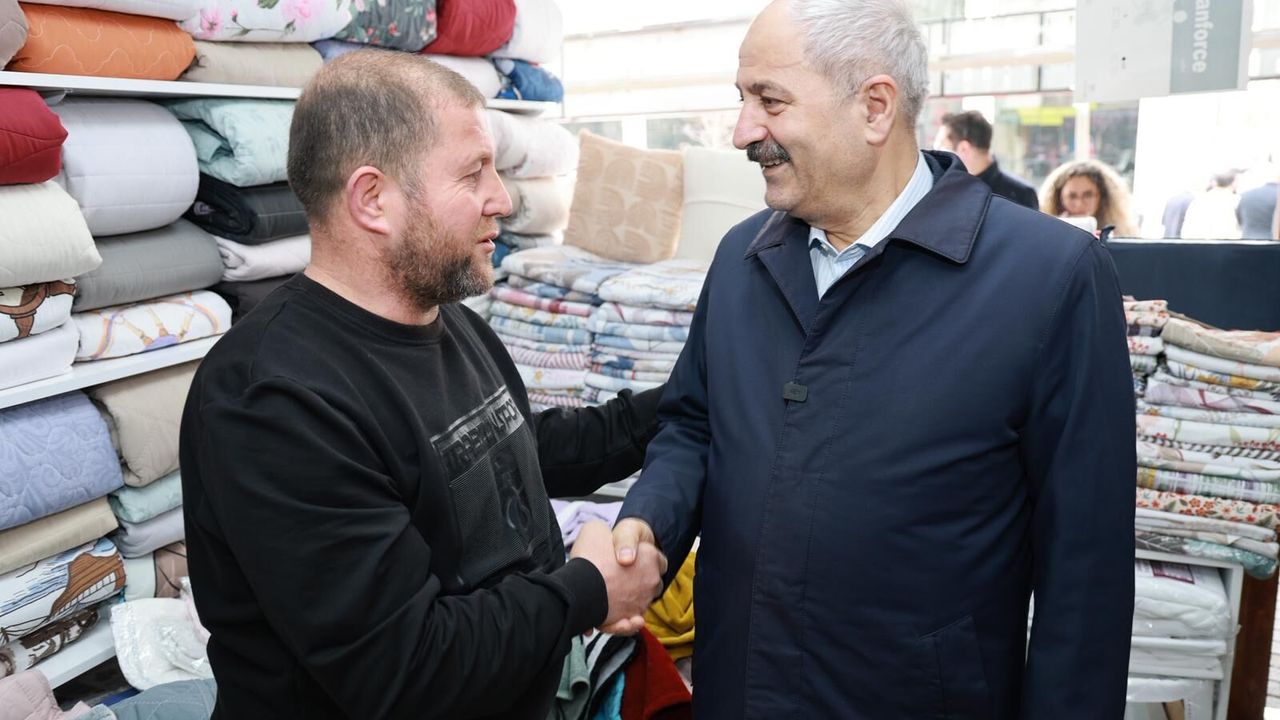 Gebze’de "Beş Başkan" Çıkartması: Şehit Numan Dede Caddesi Esnafına Ziyaret