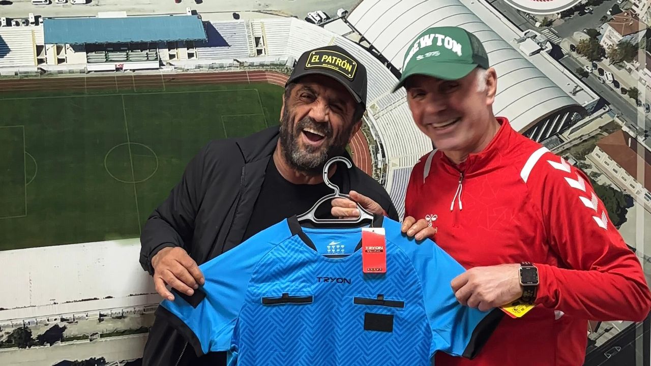 Gebze'de Trio82 Hakemlerinden Bedri Usta’ya Hakem Seti Takdim Edildi