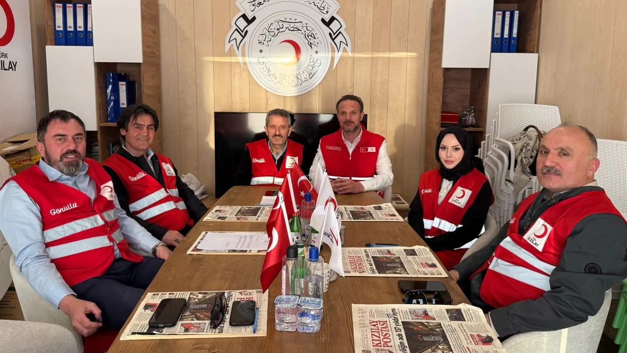 Başiskele Kızılay’da Bayrak Değişimi