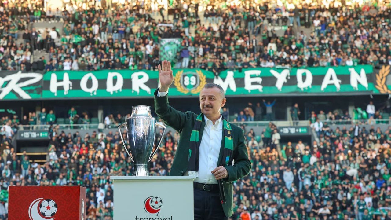 Başkan Büyükakın’dan Kocaelispor’a 60. Yıl Mesajı: Bu Sevda Bitmez