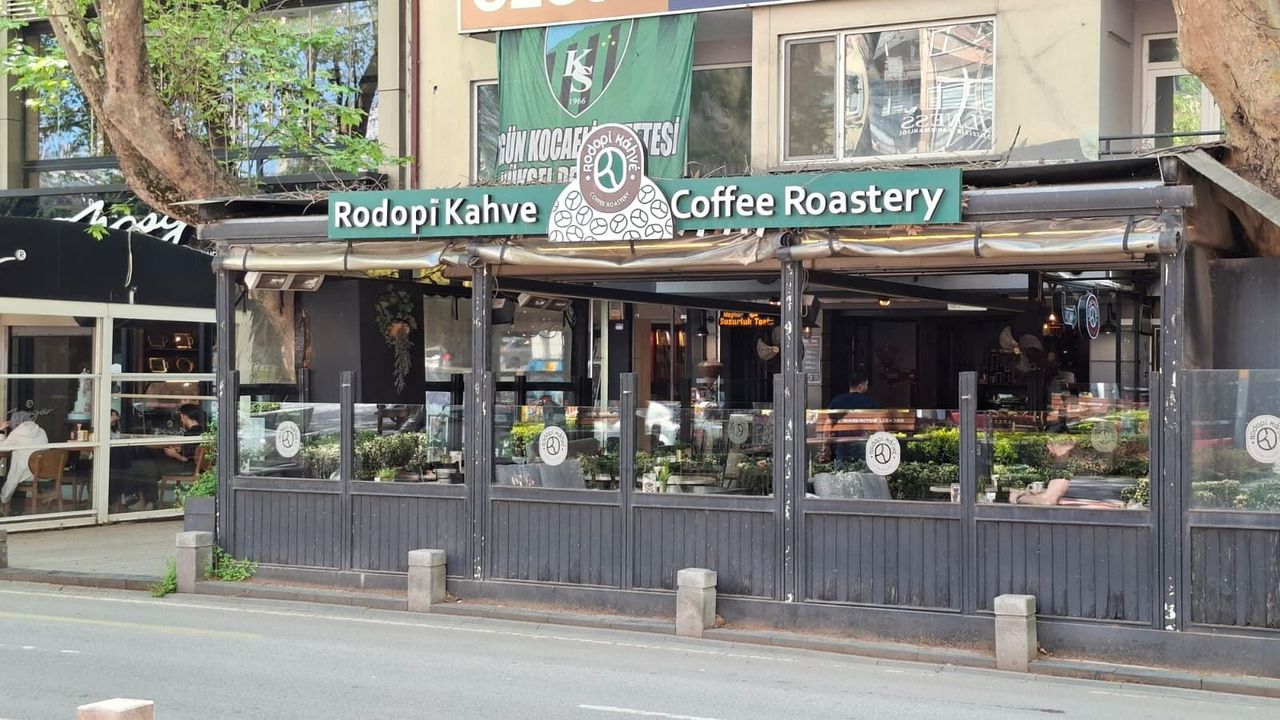 İzmit Yürüyüş Yolu ve Çarşı Lezzet Rehberi: En İyi Yemek ve Kahve Durakları