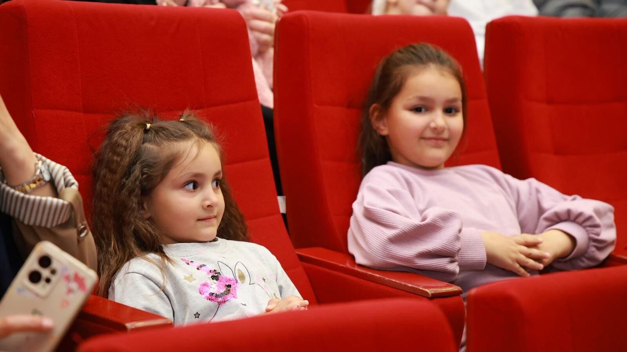 Gebzeli Çocukların Sinema Keyfi: Başkan Büyükgöz Mutluluklarına Ortak Oldu