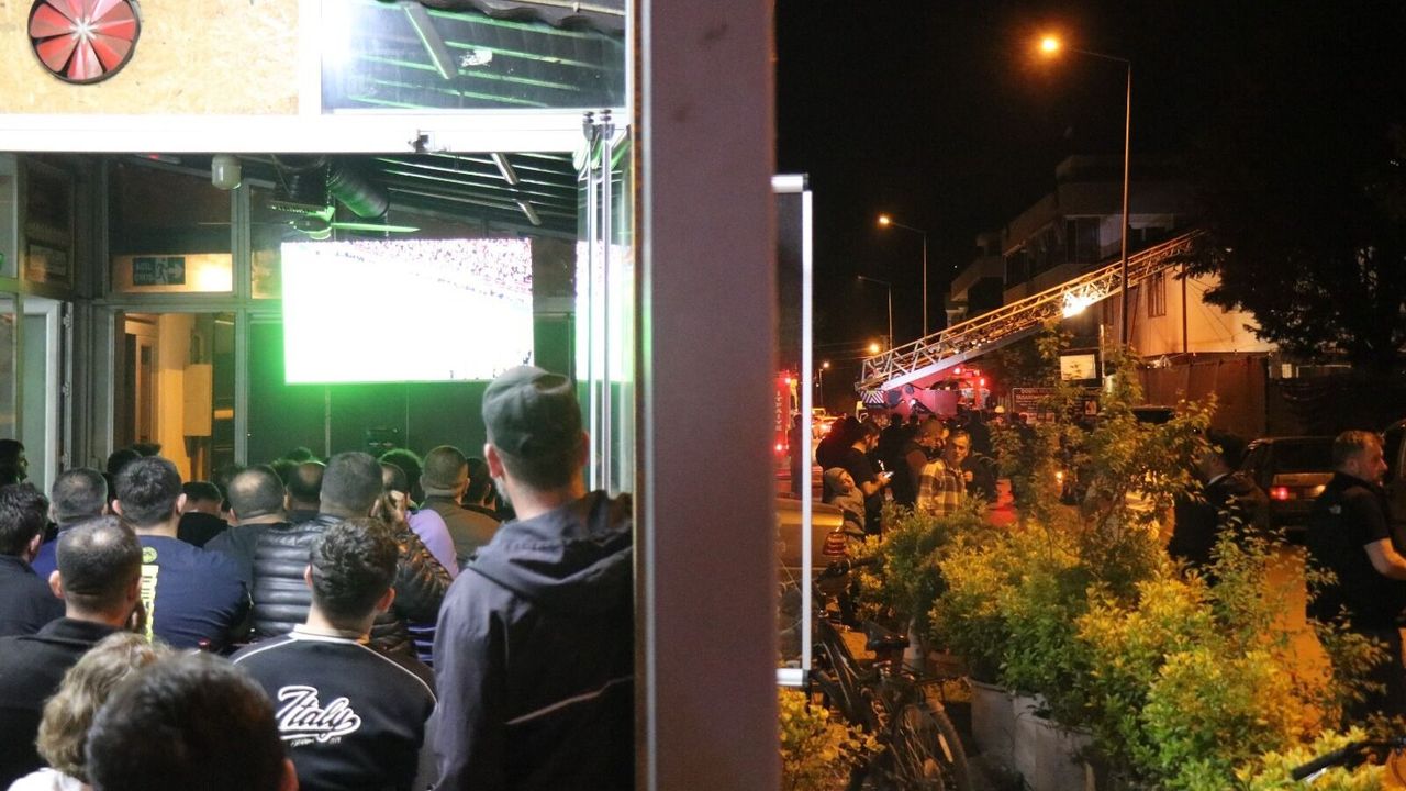 Maç Tutkusu Yangın Dinlemedi: Mahalle Yanarken Derbiyi İzlediler