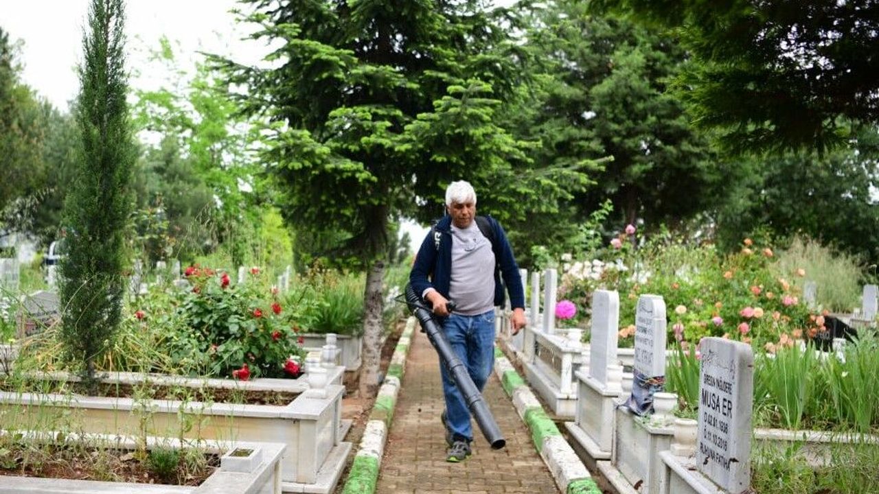 Çayırova’da Bayram Öncesi Kabristan Seferberliği