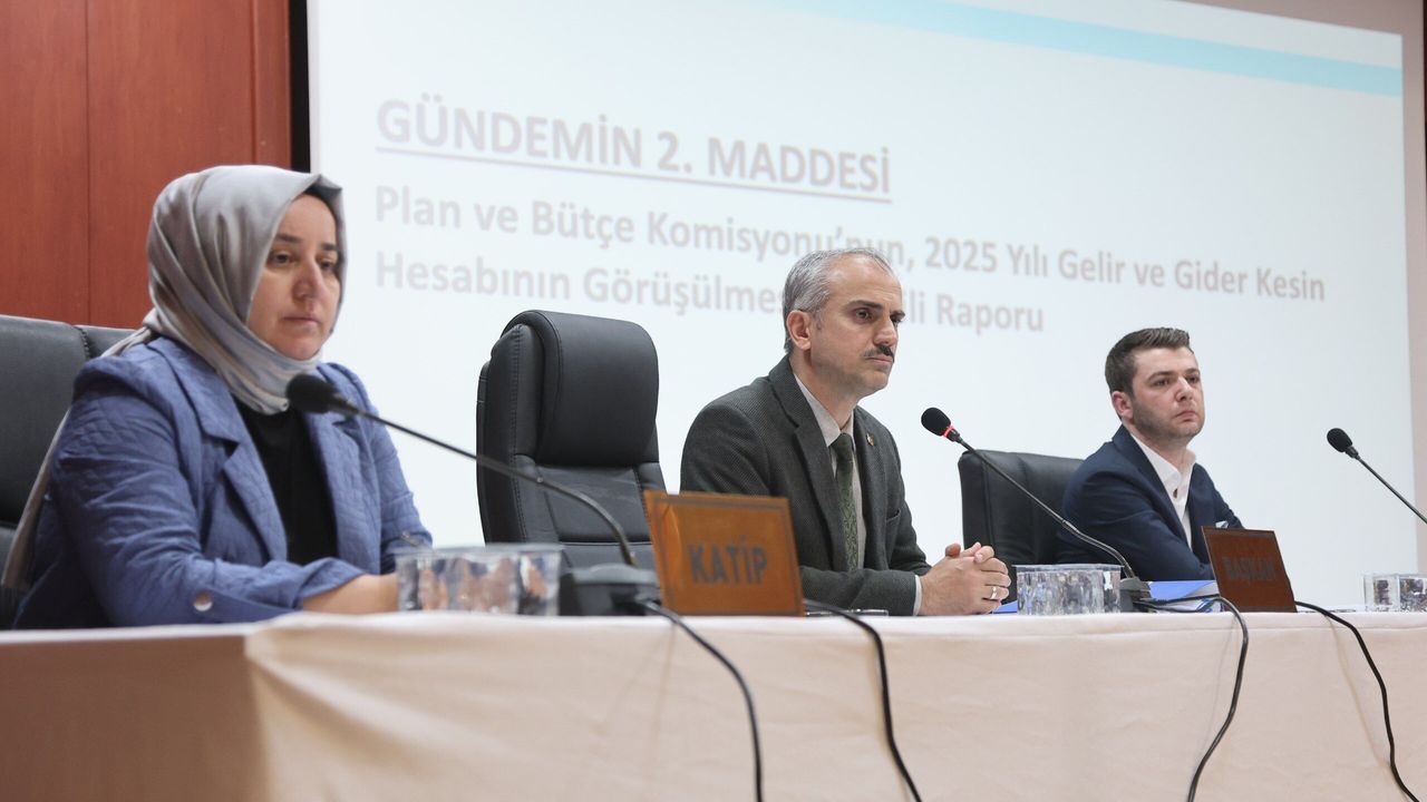 ÇAYIROVA MECLİSİNDE MALİ TABLO NETLEŞTİ: 2025 YILI HESAPLARI KABUL EDİLDİ