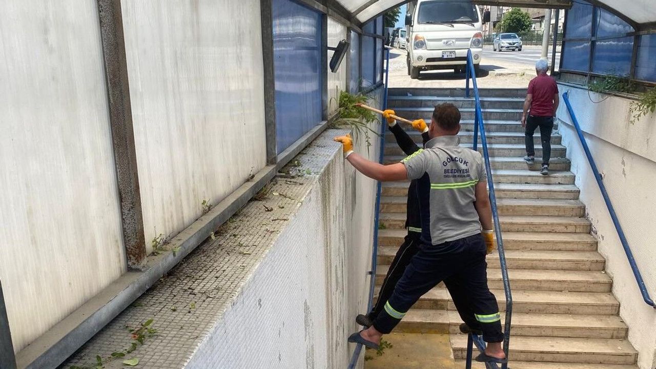 Gölcük’te Bayram Hazırlığı Tam Gaz: Ekipler Tazyikli ve Dezenfektanlı Sularla Sahada