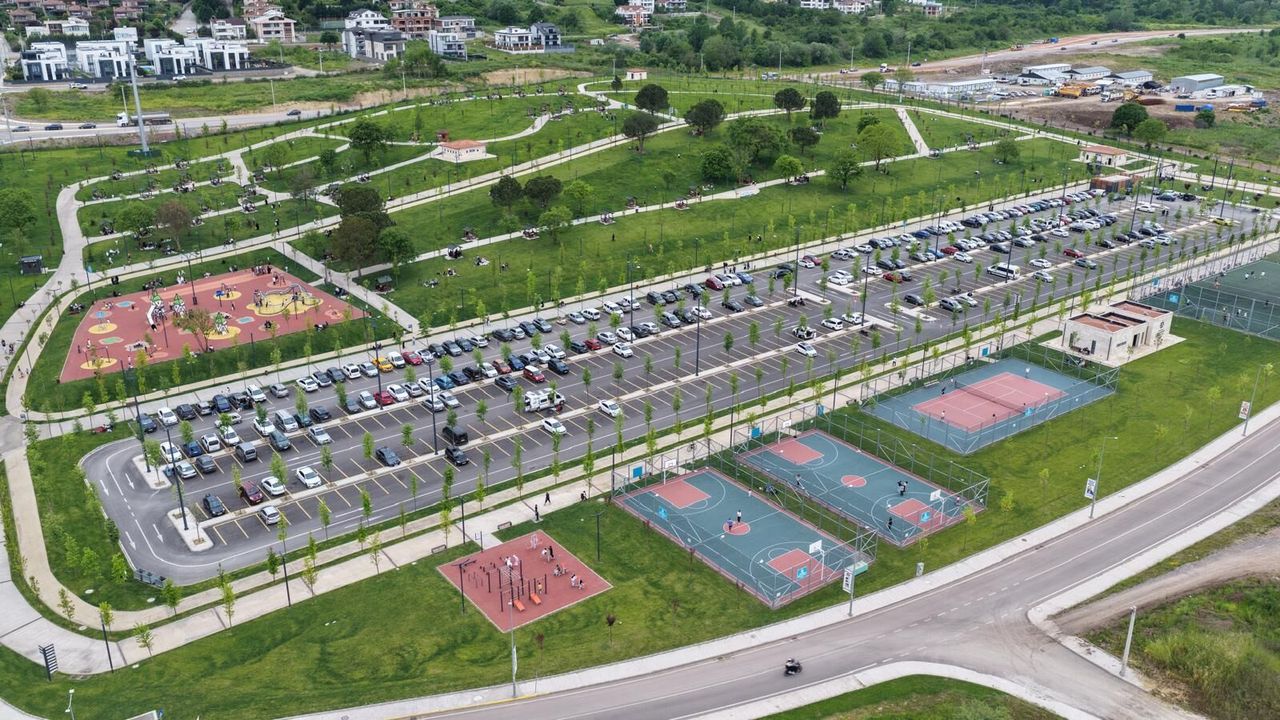Başiskele Millet Bahçesi 19 Mayıs’ta da Cıvıl Cıvıldı: Vatandaşlar Akın Etti!