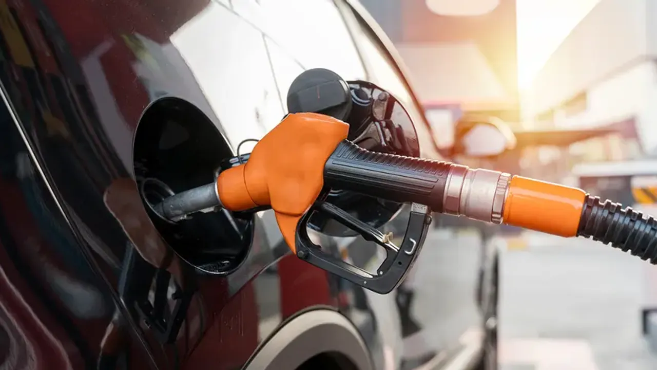 Akaryakıt fiyatlarında hareketlilik sürüyor: Motorin grubuna indirim yapıldı