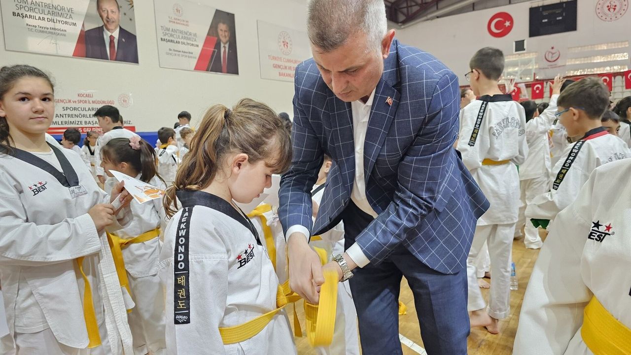 Gölcük'te Taekwondo Şöleni: 305 Sporcu Başarıyla Kuşak Atladı!