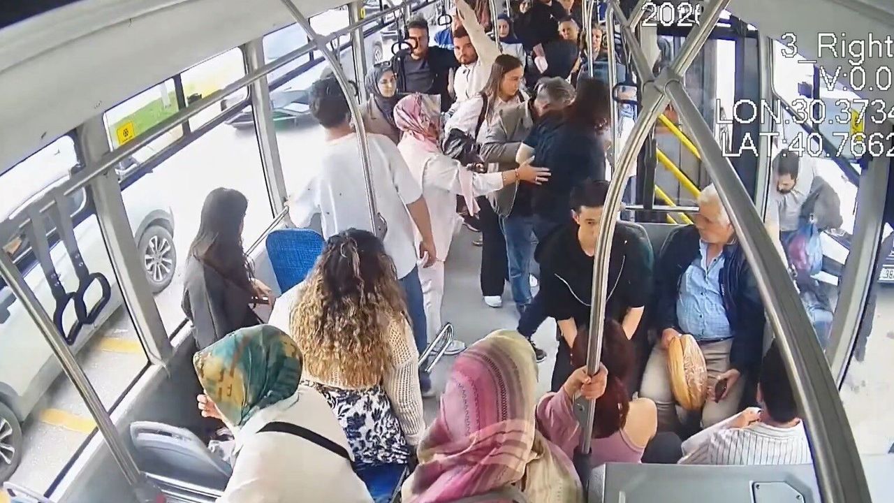 Otobüste Panik Anları: Şoför Sürdü, Hemşire Müdahale Etti