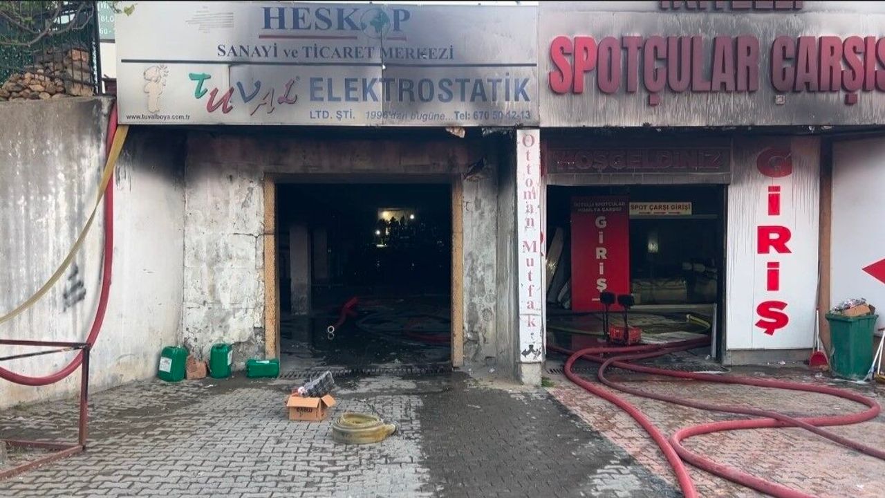 Parfüm Tesisinde Yangın: 8. Saatinde Söndürüldü