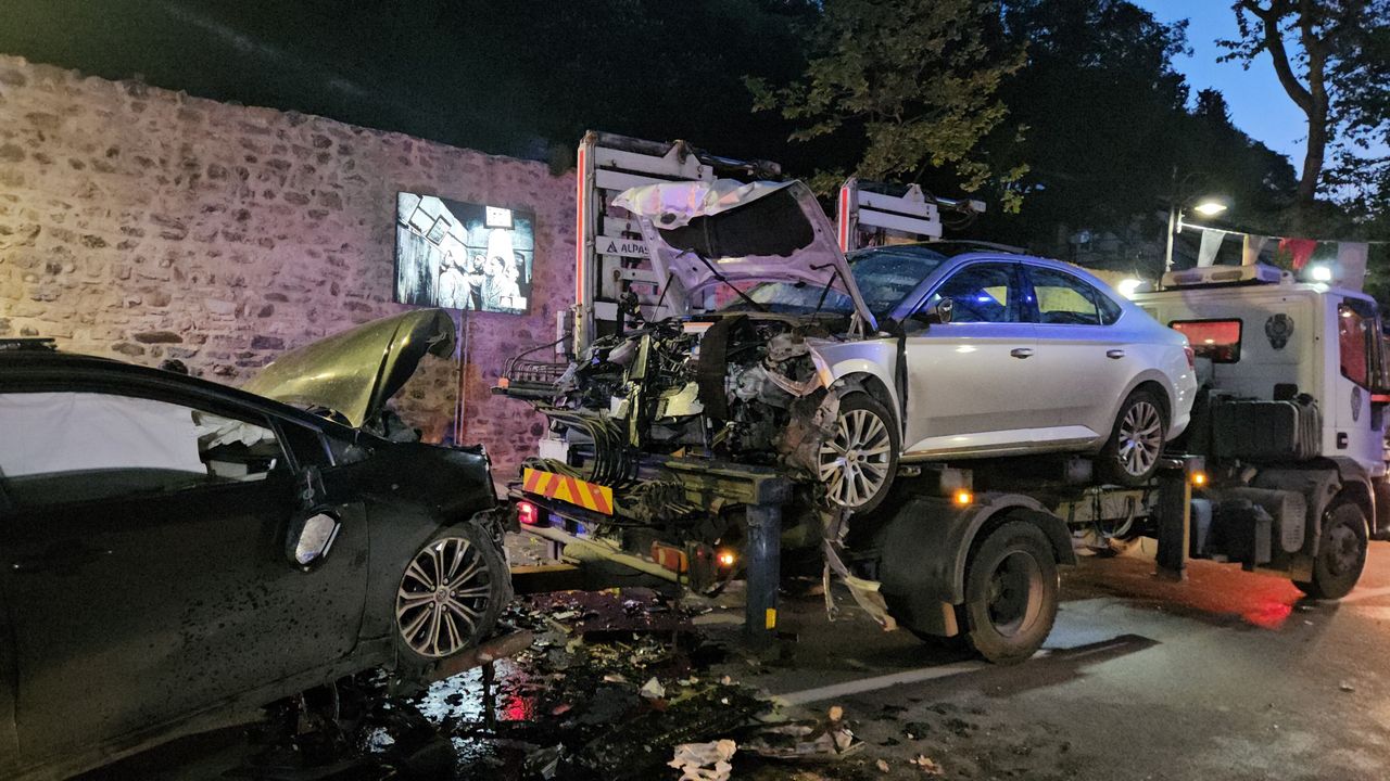 İki Otomobil Kafaya Kafaya Çarpıştı: 9 Yaralı