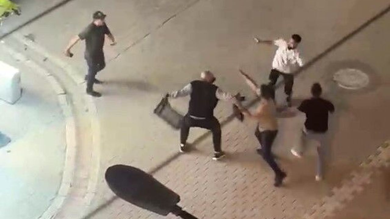 Yabancı Uyruklu 3 Şahıs Mahallenin Ortasında Birbirine Girdi