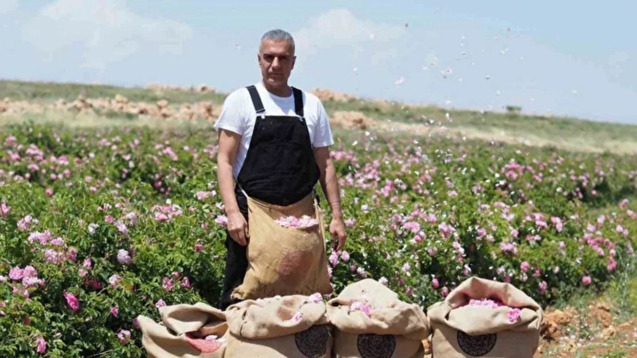 Sahneyi bırakıp köyüne döndü! Ünlü sanatçı memleketine 10 milyon dolarlık yatırım yaptı