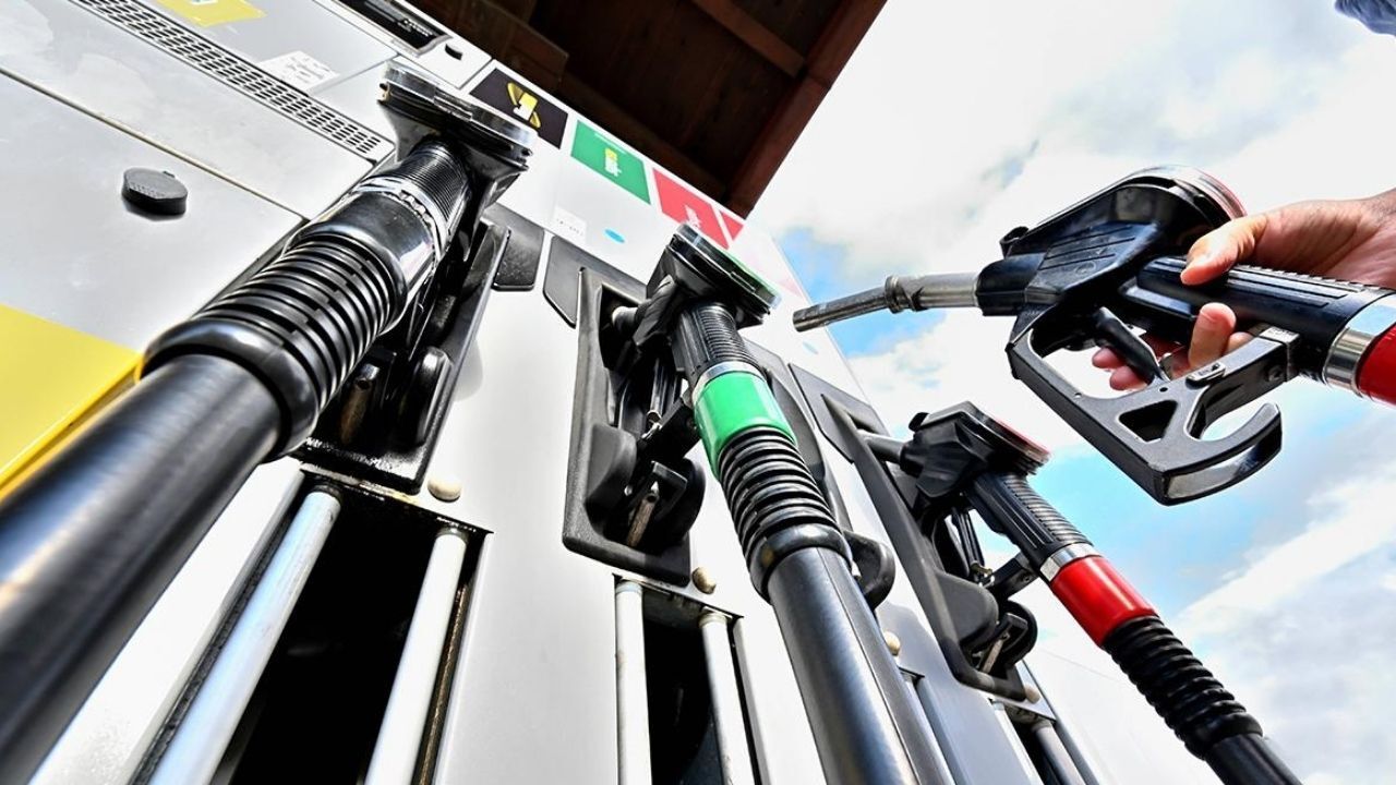 Petrol fiyatları düştü! Benzin ve motorine indirim gelecek mi?