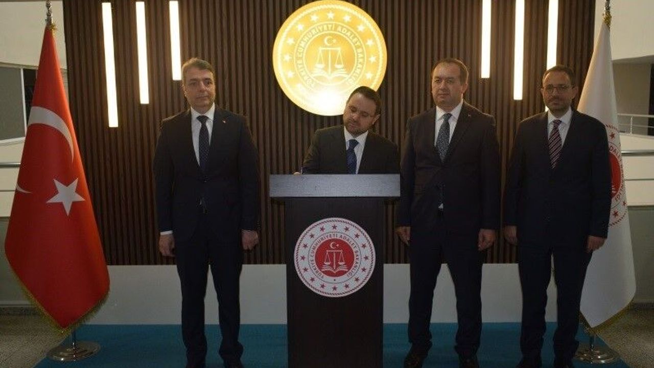 Adalet Bakanı Gürlek'ten Kocaeli Adliyesine ziyaret
