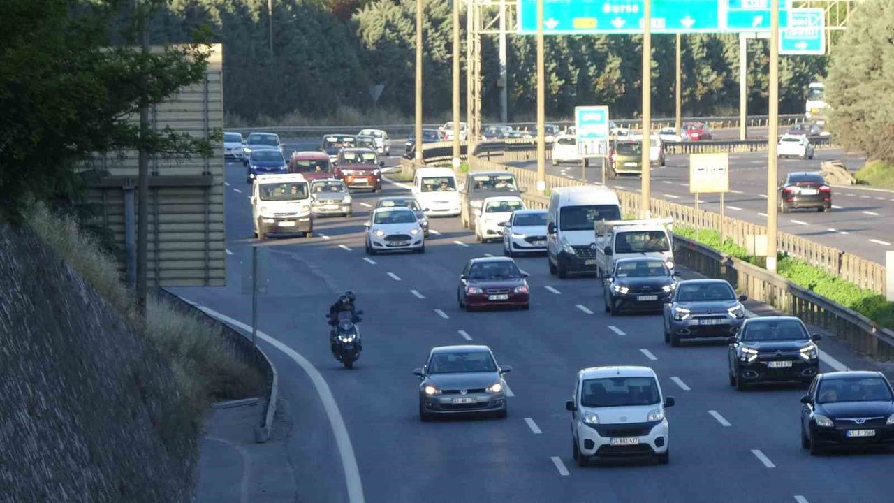 Bayram tatilinden dönüş erken başladı: Kocaeli'de yoğunluk arttı