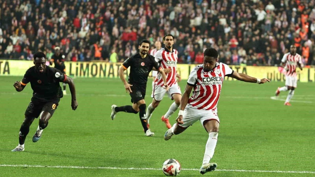 Galatasaray bu sezon ikinci kez 4 gol yedi