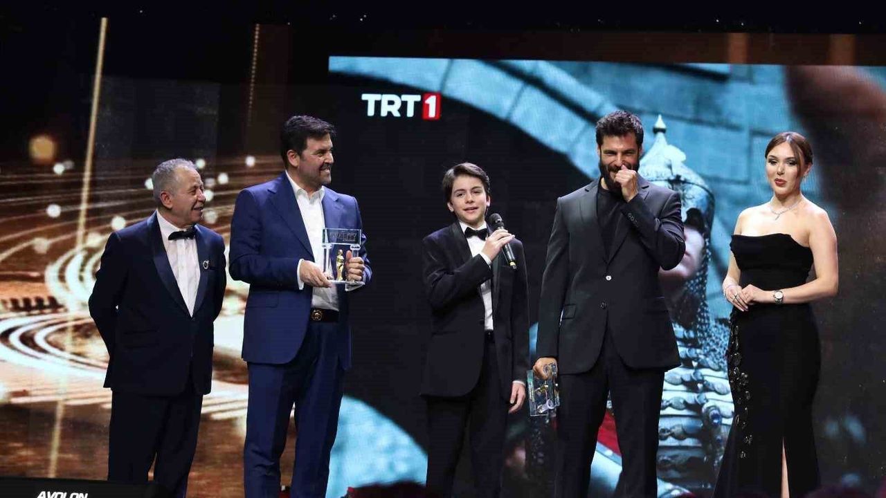 Genç Yıldız Mustafa Konak’a Büyük Gurur: "En Quality Çocuk Oyuncu" Ödülü Onun Oldu!