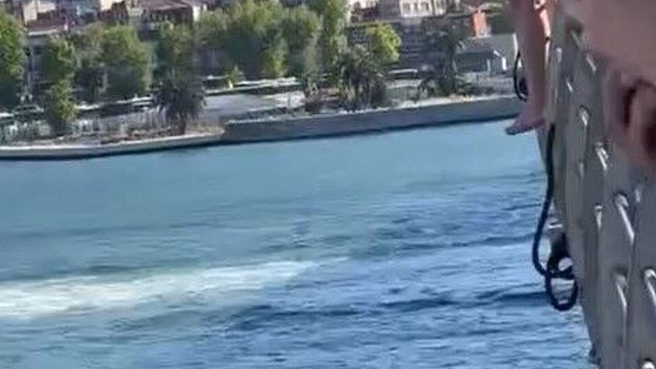 Haliç Köprüsü'nde gençlerin tehlikeli atlayışı kamerada