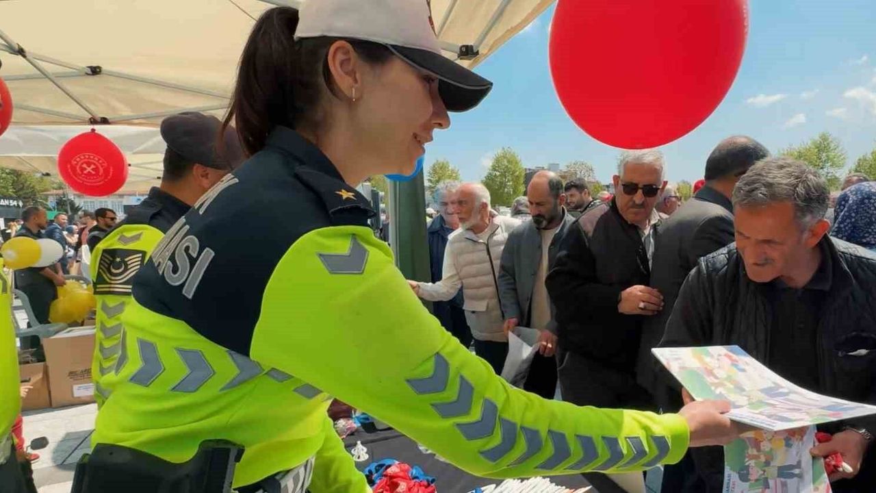 Jandarmadan Trafik Çıkartması: Demokrasi Meydanı’nda Hayati Bilgilendirme