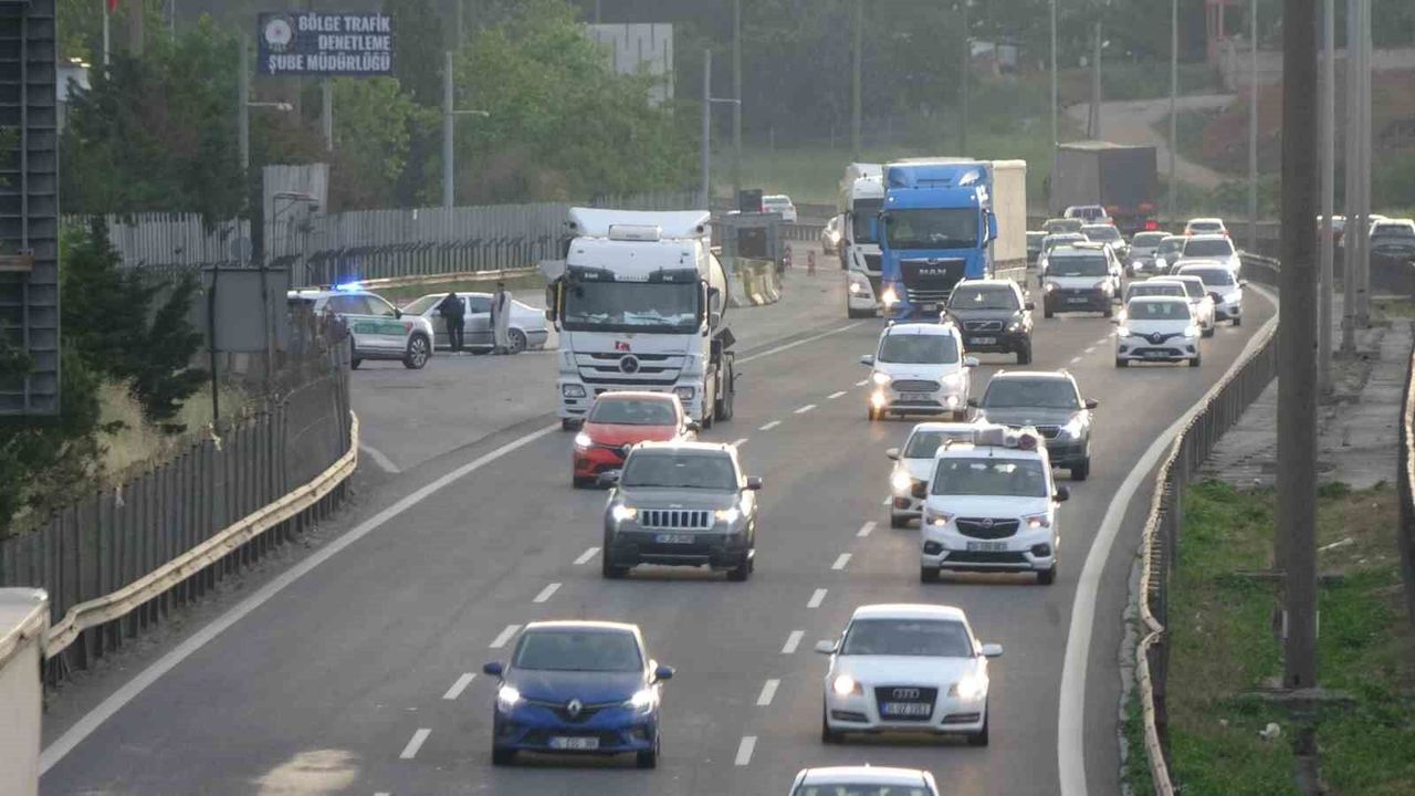 Kocaeli'de mesai bitimiyle TEM'de hareketlilik başladı
