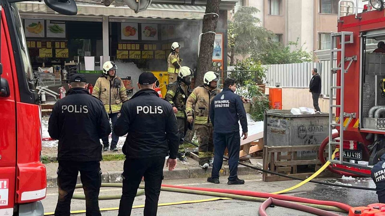 Korkutan Depo Yangını: İtfaiye Ekipleri Zamanla Yarıştı