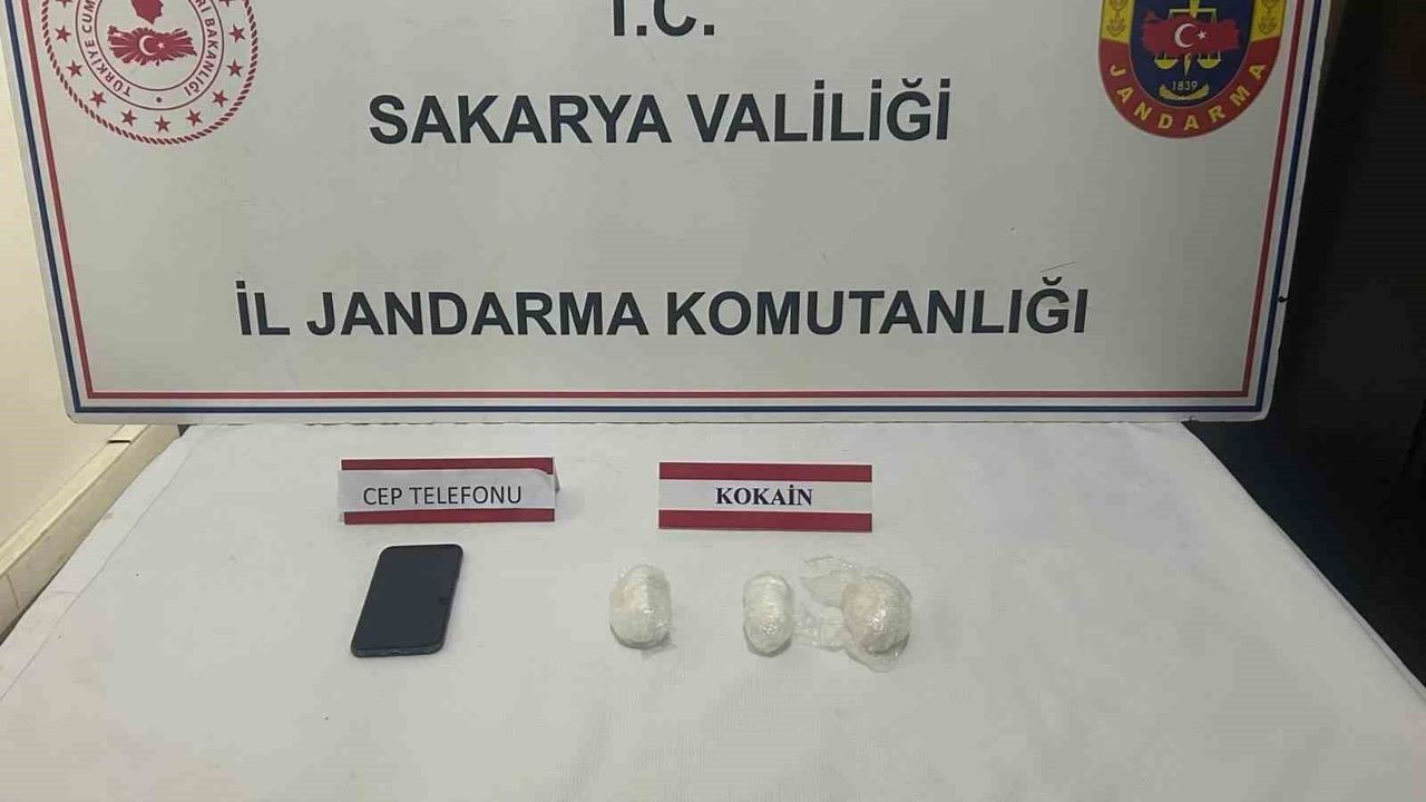 Sakarya'da 4 ilçede uyuşturucu operasyonu: 1 milyonluk kokain ele geçirildi