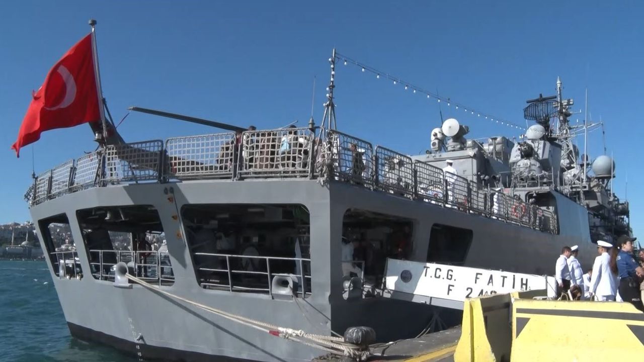 TCG Fatih-Fırkateyn Gemisi, Sarayburnu Limanı'nda ziyarete açıldı