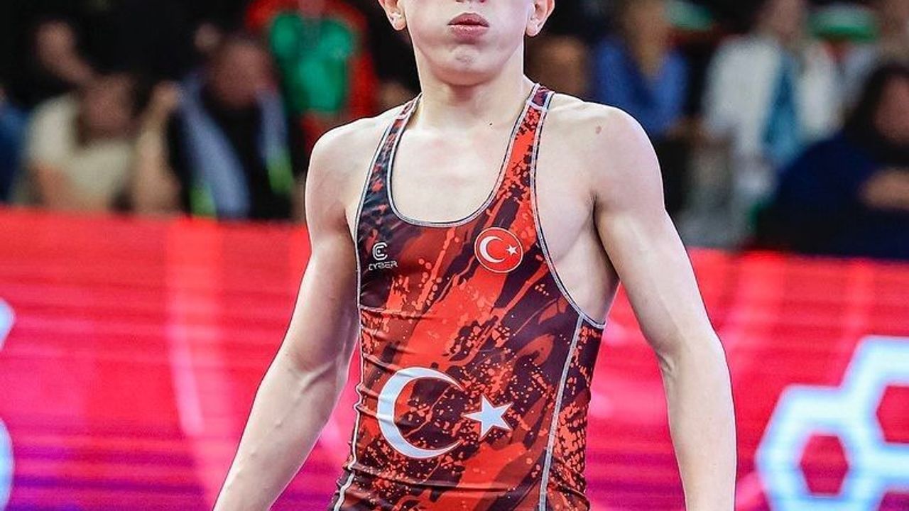 U17 Avrupa Güreş Şampiyonası'nda Ömer Arslan'dan bronz madalya