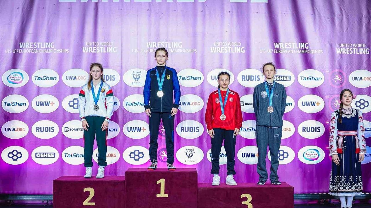 U17 Avrupa Güreş Şampiyonası'nda Şirin Askara bronz madalya kazandı