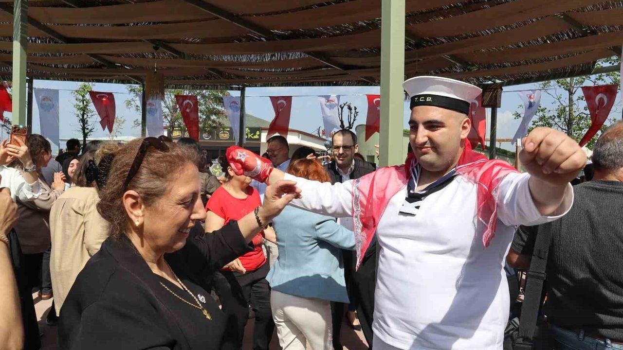 Yalova’da Gurur Günü: Özel Gençler İçin Asker Kınası Yakıldı