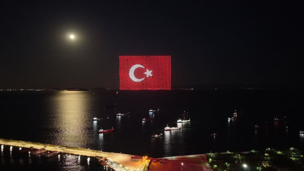 Yenikapı Sahili'nde 1453 dronla fetih şöleni
