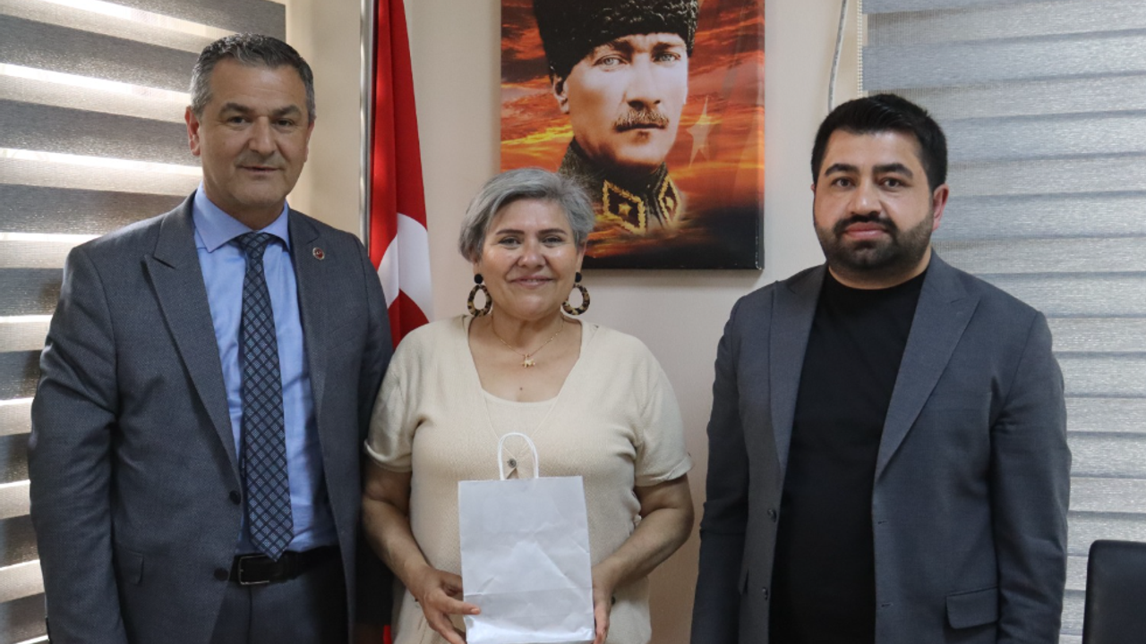 İzmit Belediyesinden Kadın Muhtarlara Anlamlı Anneler Günü Sürprizi