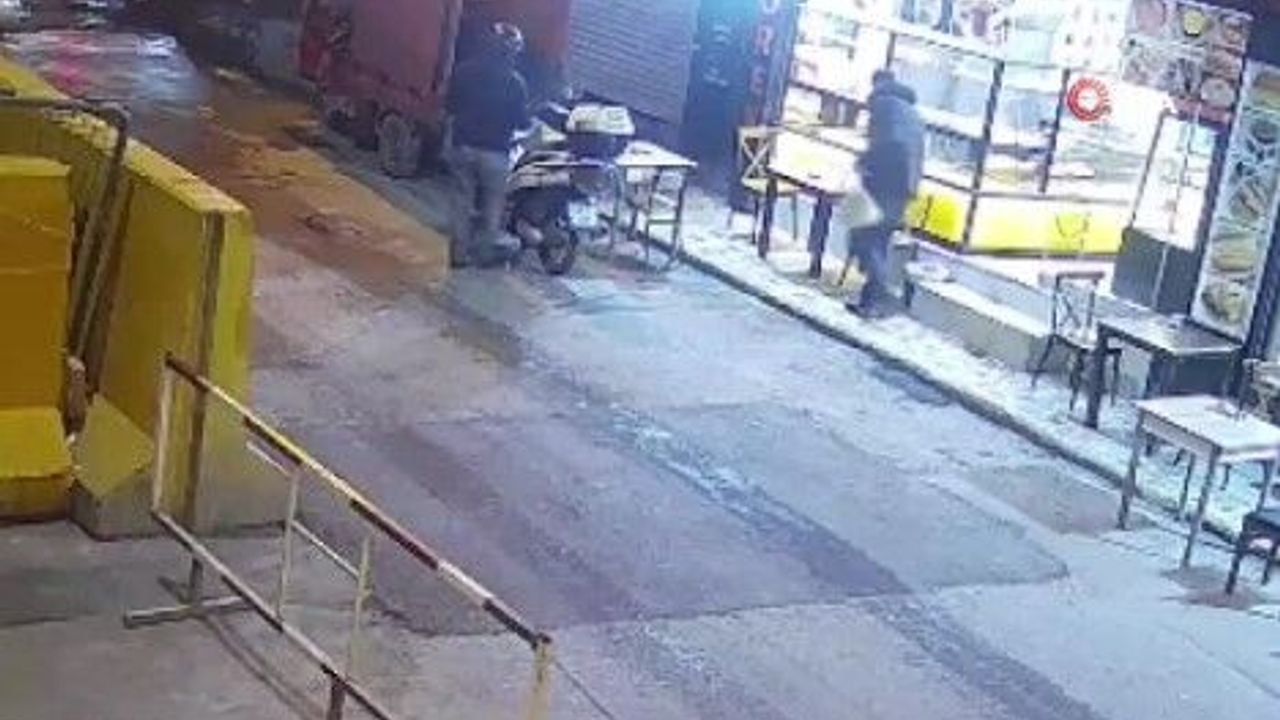 Sandalyedeki Çantayı Böyle Çaldı