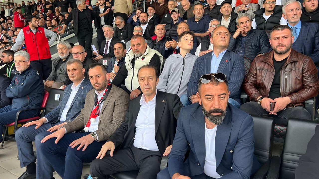 Gölcükspor - Darıca GB Maçında Protokol Çıkarması