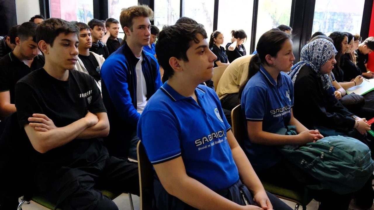 Kocaeli'de Tarihe Yolculuk: Milli İrade Sohbetleri ile Osmanlı Toplumu Masaya Yatırıldı