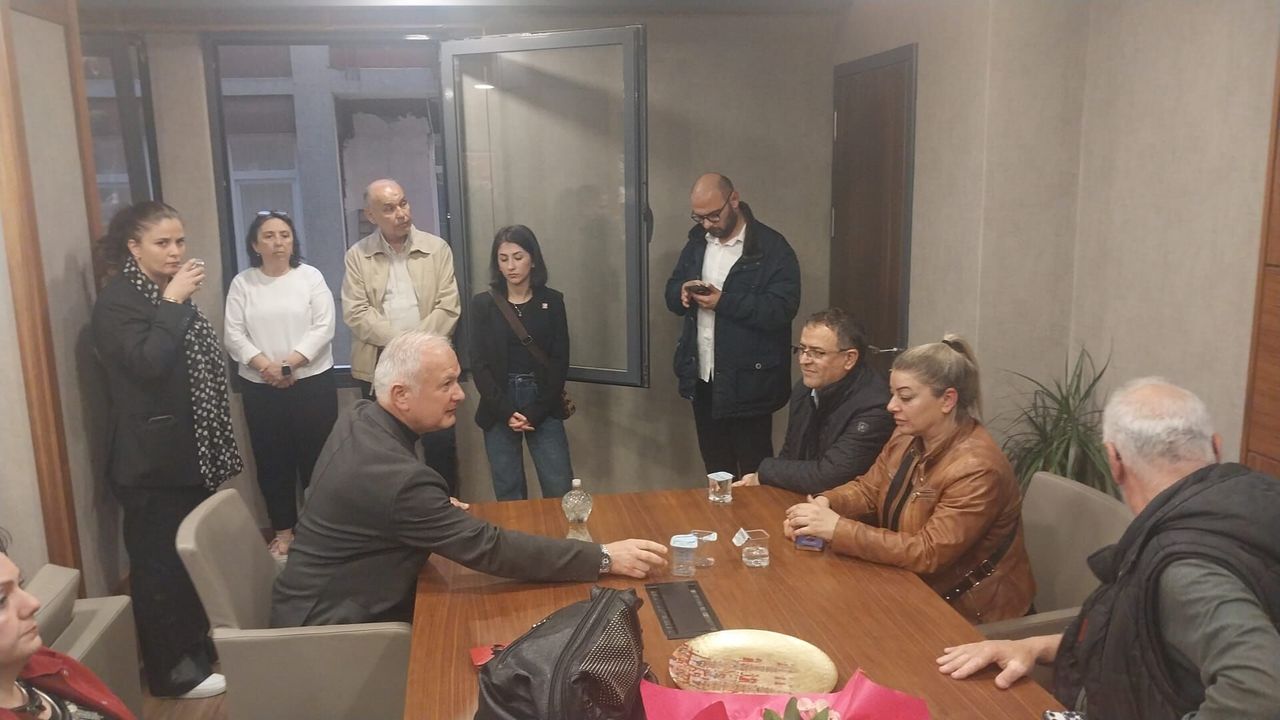 CHP Kocaeli İl Binasına Başkan Akını! Ahmet Çalık ve Sertif Gökçe Sahada, Gözler Hürriyet’te!