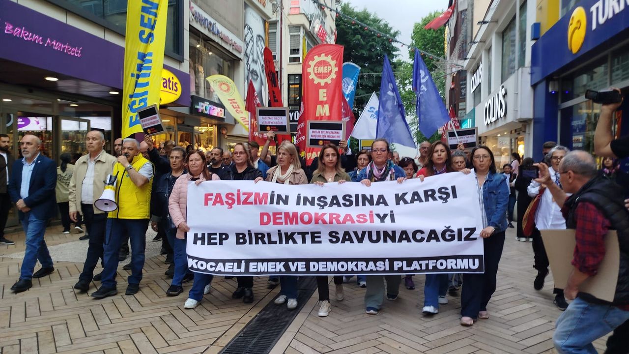 CHP’ye Destek İçin Yürüdüler: “Bu Sadece CHP’nin Meselesi Değil”