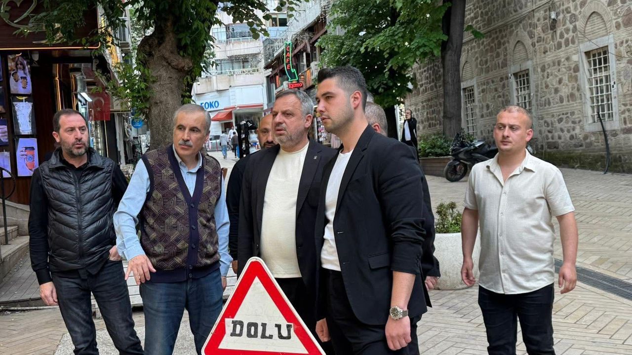 AK Parti İzmit İlçe Başkanı Dokuzlar'dan Sert Açıklama: İzmit Belediyesi'ni Yakından Takip Edeceğiz