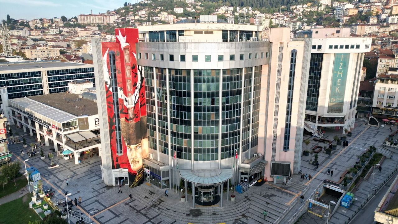 İzmit Belediyesi’nden Esnafa Bayram Jesti