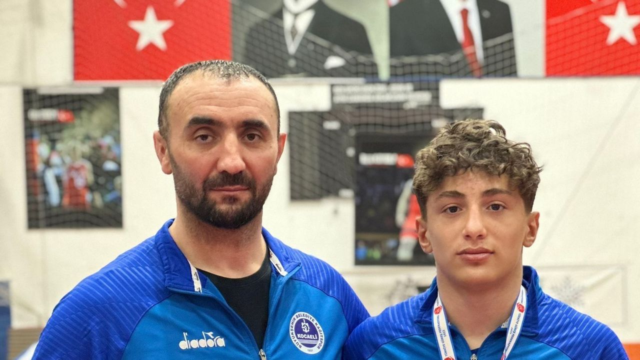 Yağlı Güreşlerde Kağıtspor Rüzgarı: Serhat Balcı ve Emre Gürbüz Kürsüden İnmedi