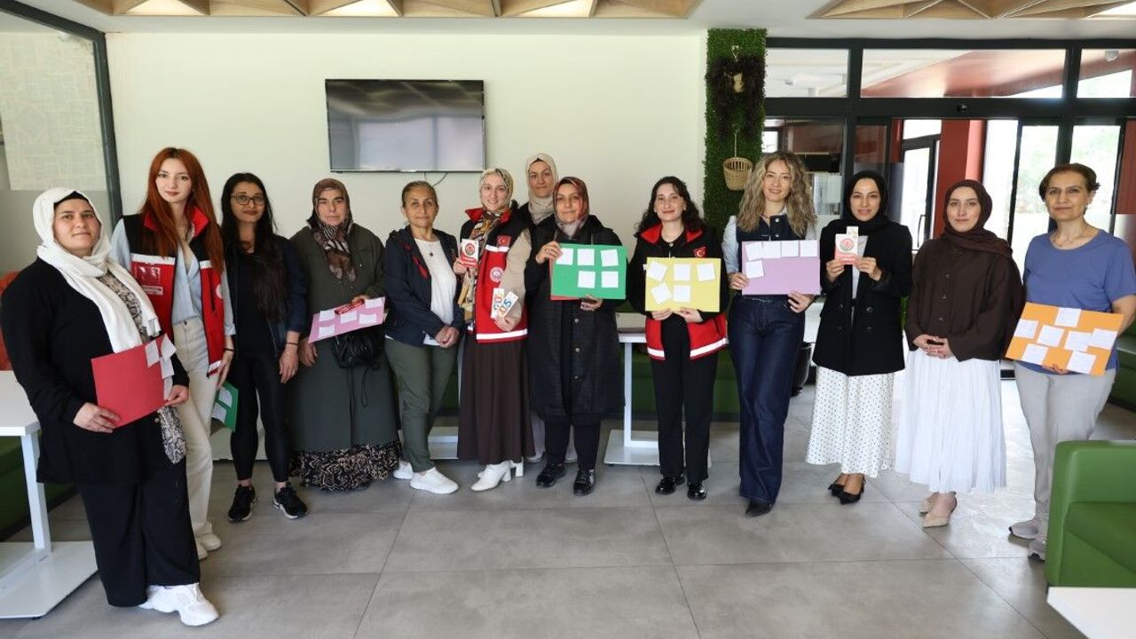 Geleceğin Anne-Babaları Kartepe'de Buluştu