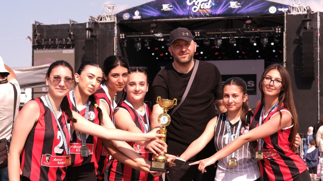 Kocaeli’de EnFest Rüzgarı: İzmit Milli İrade Meydanı'nda 19 Mayıs Coşkusu ve Dev Spor Finalleri!
